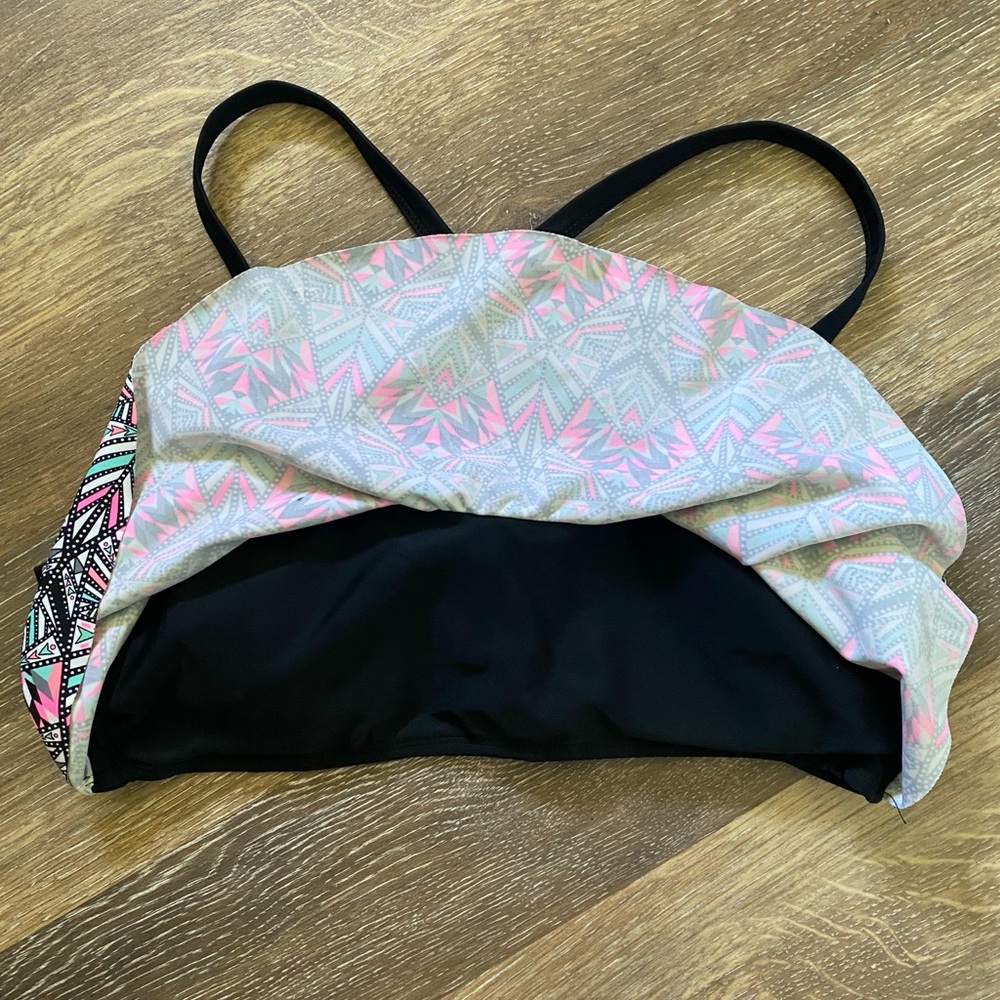 Geometric Patterned Bikini Top - Picture 2 of 5